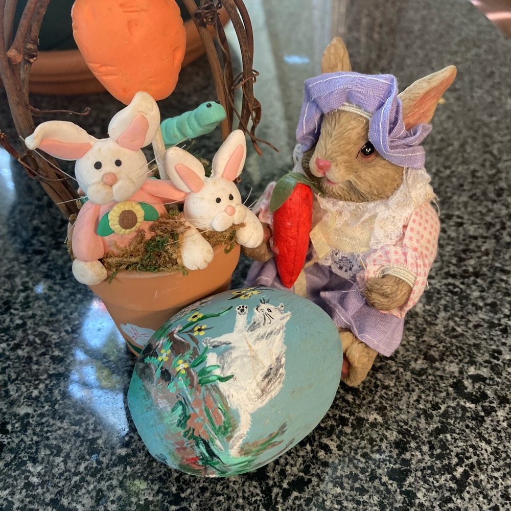 Easter decor lot !! Bunnies and egg